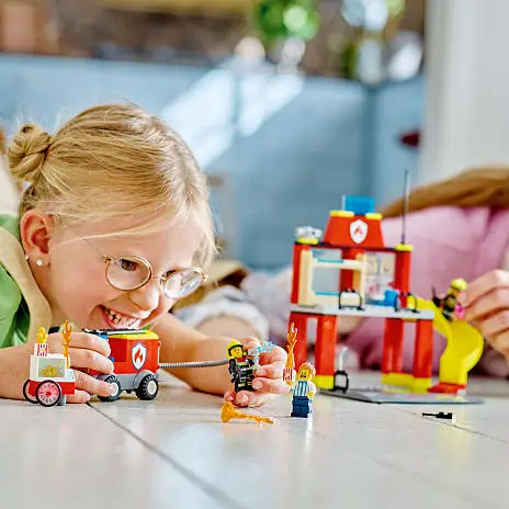 LEGO City 60375 Brandstation Og Brandbil 7 LEGO City 60375 Brandstation Og Brandbil - Billede 5