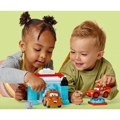 LEGO DUPLO 10996 Disney Og Pixars Biler Lynet McQueen Og Bumles Sjove Bilvask -Konstruktionslegetøj butik f8b70ed12be6b9816b5a1bc737abb010